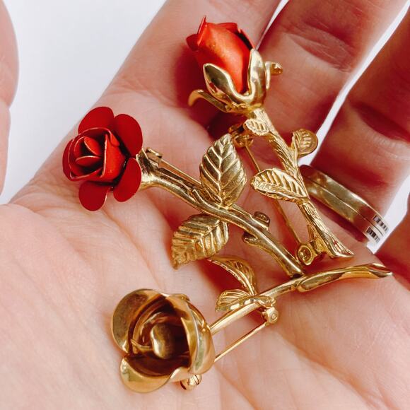 Vintage Lot of 3 Mid Century Red Enamel Rose Brooches Gold Tone Floral Pin Set - Picture 3 of 13